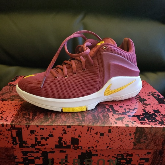 Nike shoes size 5.5 - Picture 3 of 7